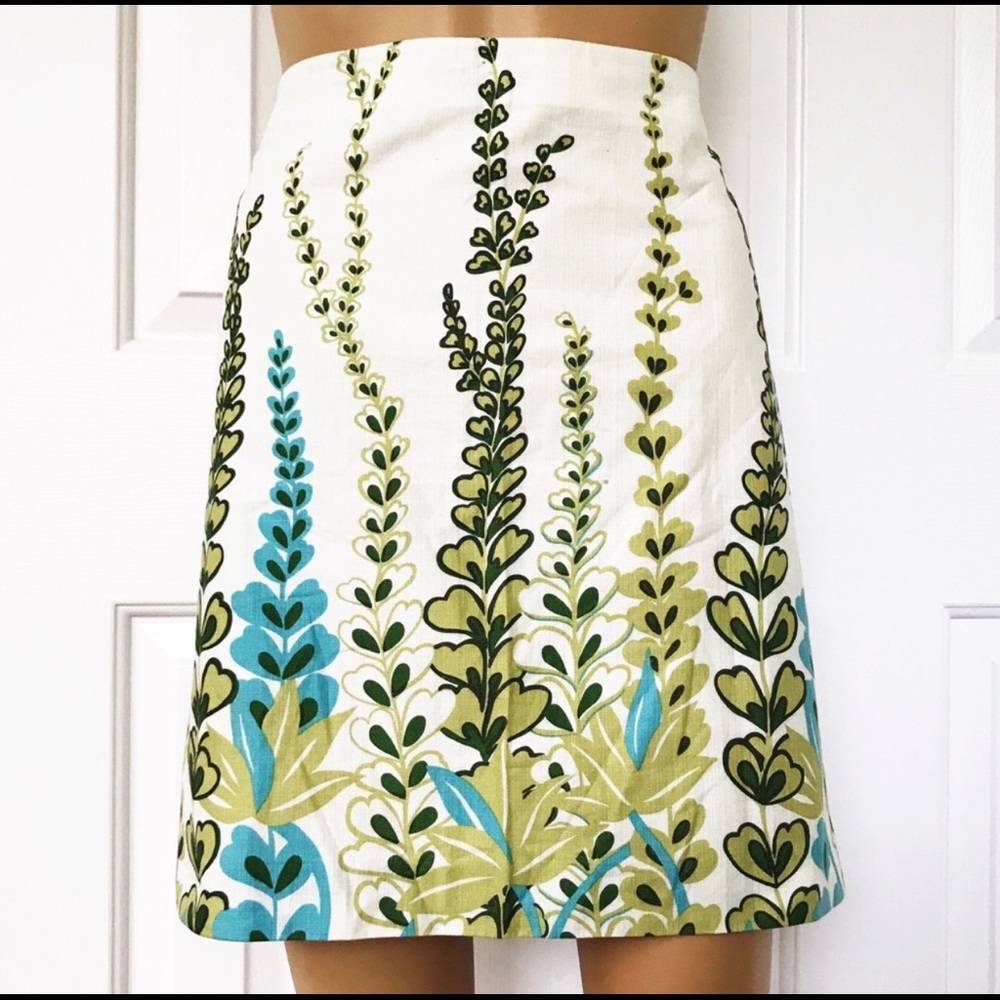 Stunning white skirt with beautiful floral design.